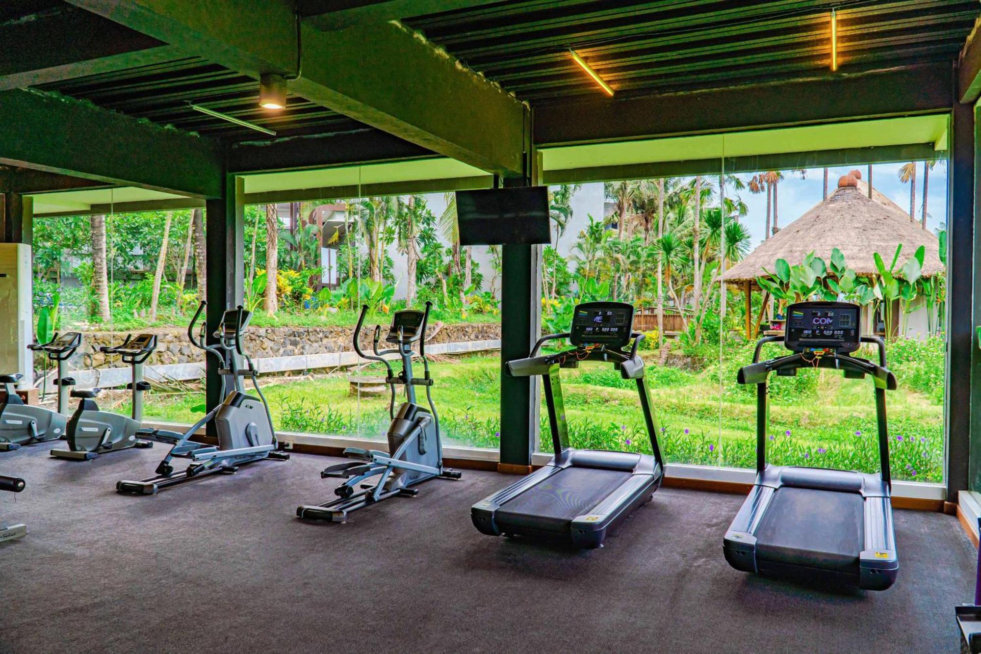 Wyndham Tamansari Jivva Resort Bali Siyut Exterior foto The gym at the resort